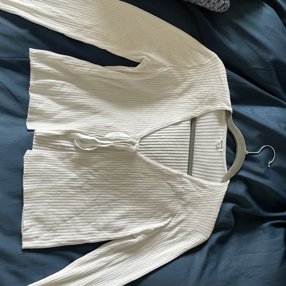 Garage White front tie crop top - Picture 3 of 7